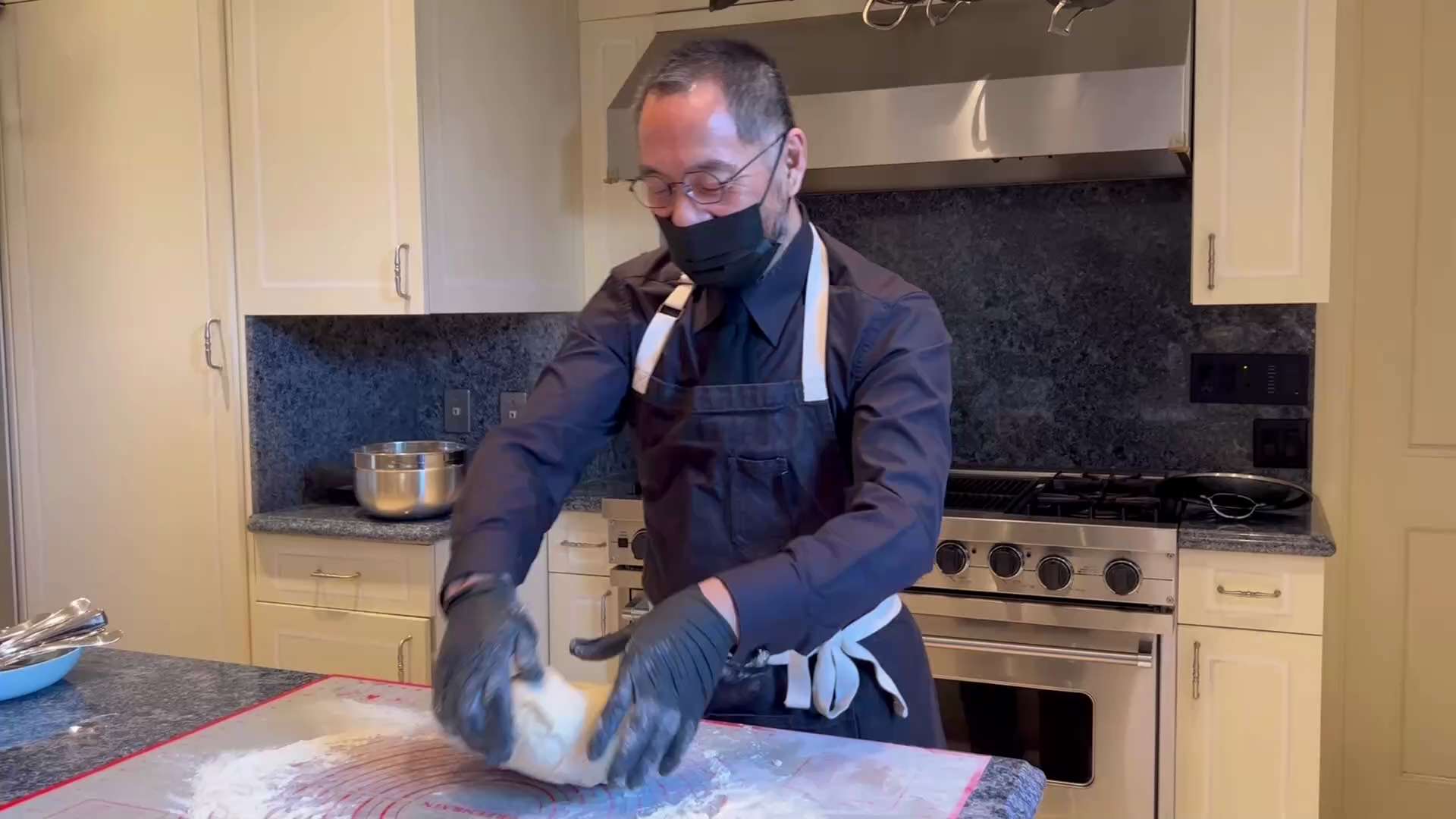 2022.12.30 尊敬的战友们好，七哥开始给战友们揉面蒸馒头啦🥰🥰🥰😍😍😍