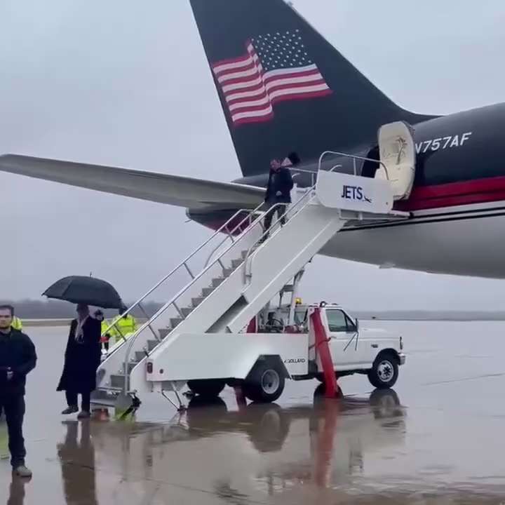 🚨#BREAKING: Former President Donald Trump has just landed in Ohio and currently en route to East Pa...