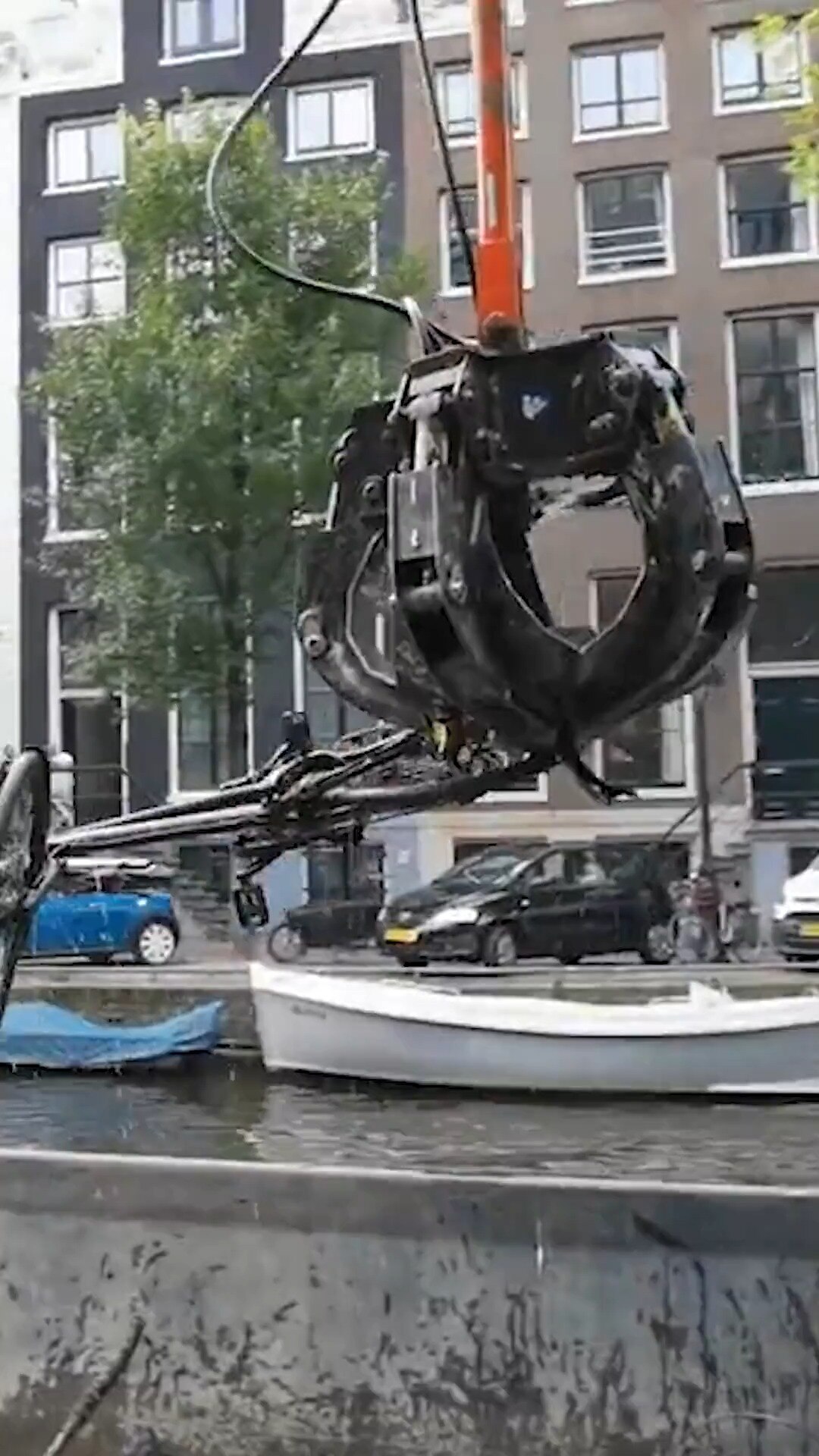 What would the canals look like in Amsterdam without this device?  
[source, read more: engineering]