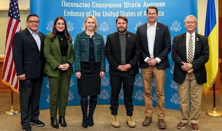 I don't want Ukrainians to die.

I don't want Russians to die.

I sure as hell don't want Americans ...