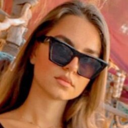 Born to express, not to impress.
I don’t think of myself as pretty.