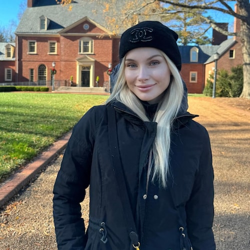 From 🇮🇹, Moved to Fresno, CA 🇺🇸 "I'm a Queen in my life 👸🏻"  #IFBAP #Patriots #Nature #Gym #California #MAGA #Moti...