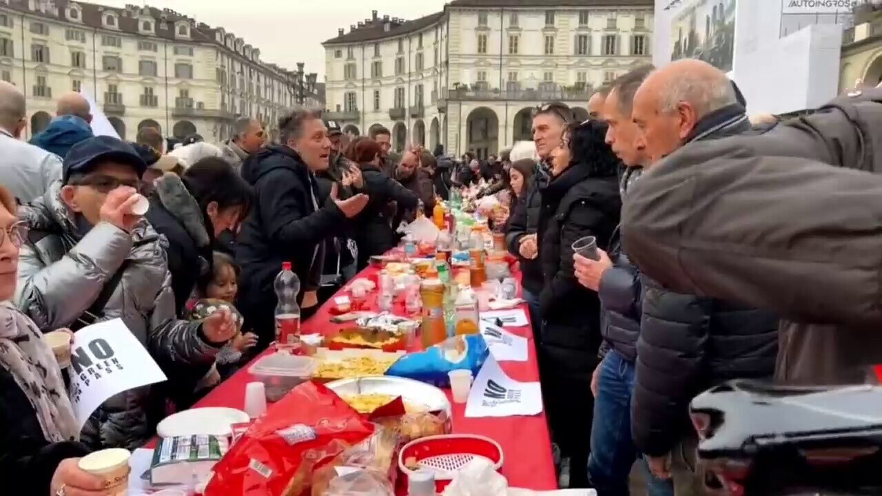 😍😍😍
Love this!

Thousands of people in Turin boycott bars and restaurants requiring a vaxx pass t...