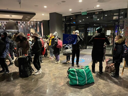 乌克兰的孩子和老师们已经全部安全抵达新中国联邦法治基金安排的酒店入住