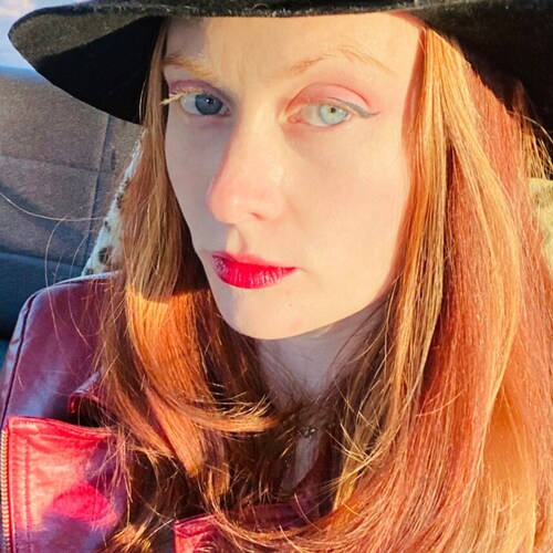 🌬 White Phoenix of the Crown 🕊
♒️ I am Venus 💗 Enter my Vortex 🌀
🌊S.E.A. Priestess Master of Ceremonies✴️