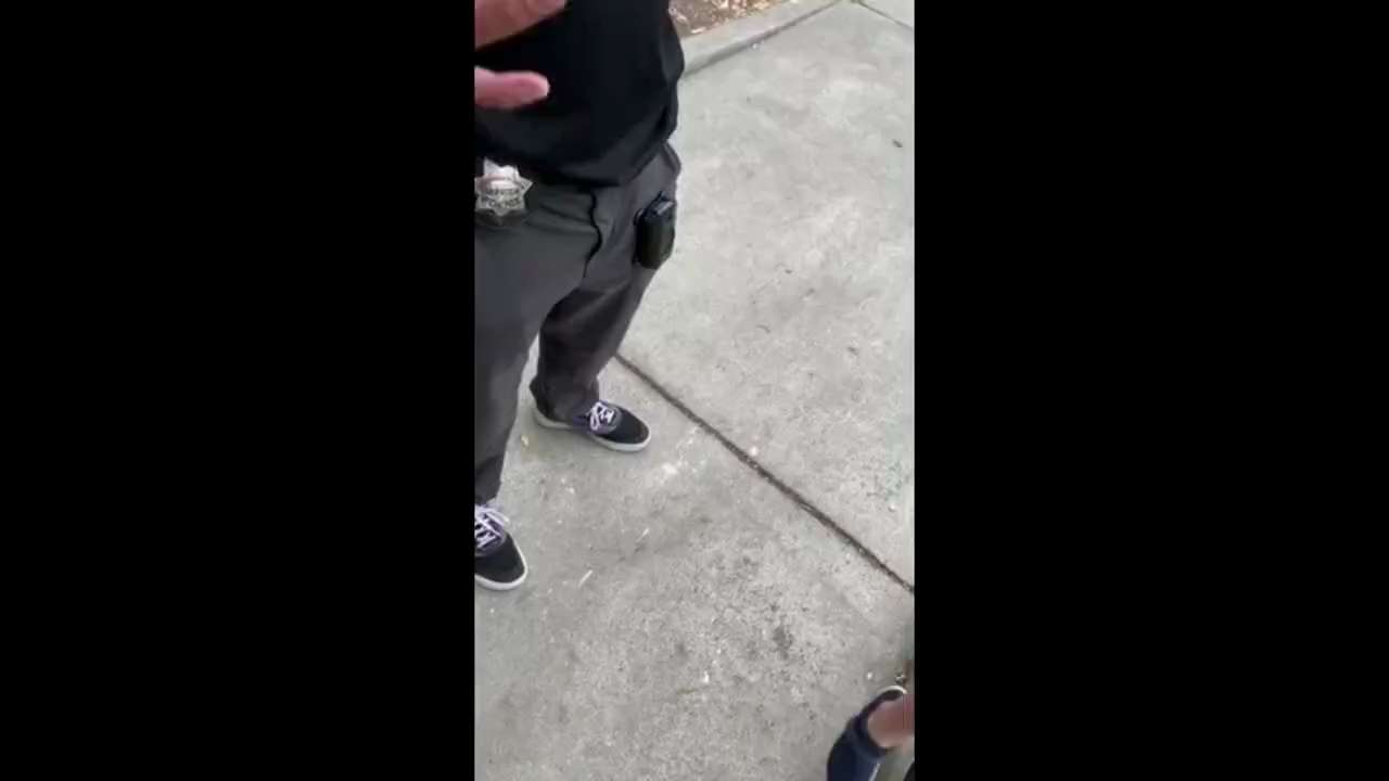 A school in California allegedly called police today to remove a 4-year-old for not wearing a mask (...