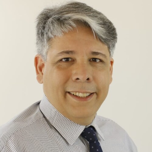 Pastor na Insejec em Brasília, pai, professor, escritor, brasileiro e a favor da família nos valores do Reino de YHWH