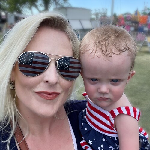 Daughter of God. Mother of seven. Wife. Proud American Patriot, humbled to have been born in the worlds greatest nation....