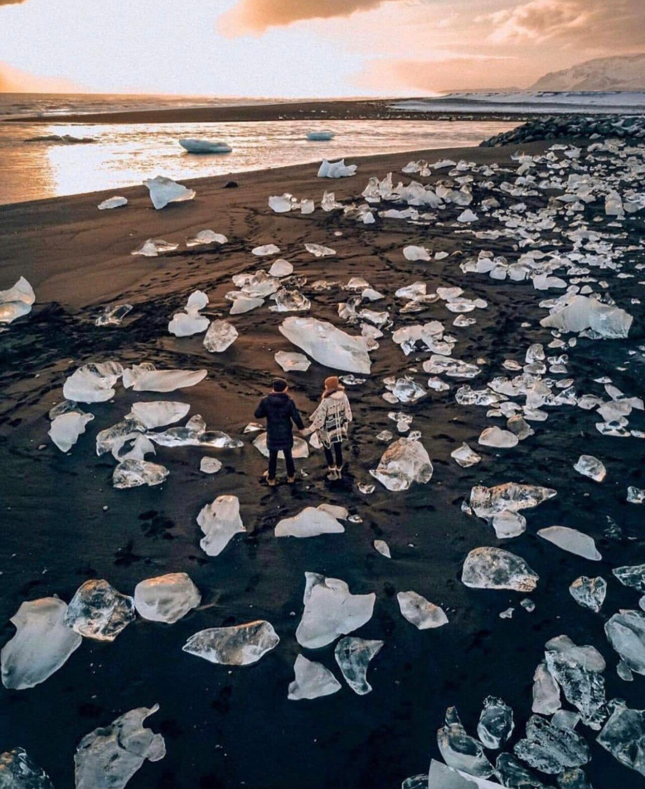 Welcome to black diamond beach 🖤🤍🖤
📍 Diamond Beach, Iceland 🇮🇸 💎 

A must-visit is Diamond Be...