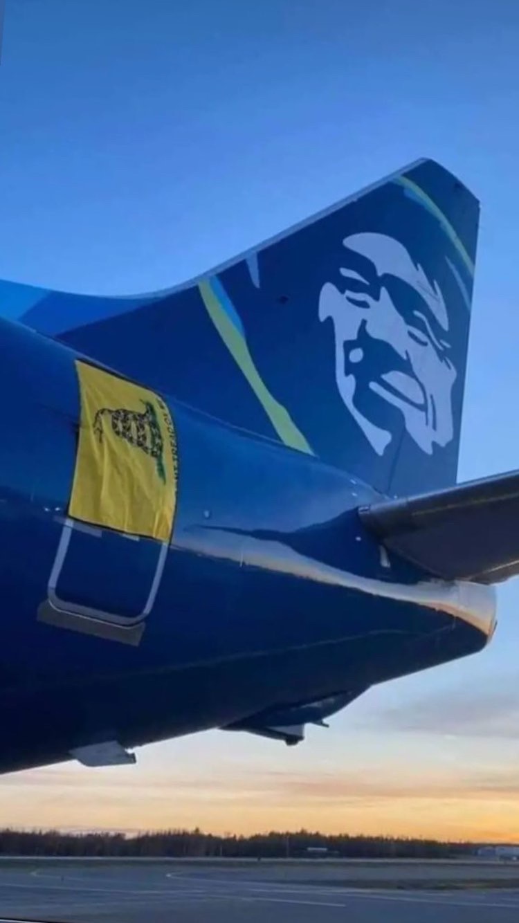 BREAKING: An Alaska Airlines employee just sent me this photo from a plane on the runway in Anchorage

#FreedomFlu is spreading