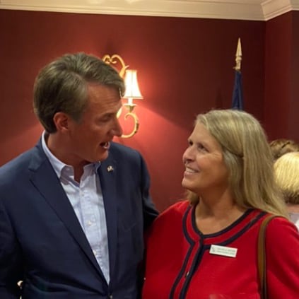 Historian. Economist. Consitutionalist. Married. Mom of 4 adult children.  Horse Crazy show judge. America First. 
ULTRA...