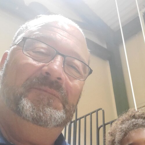 Retired Father of 5, Christian, love to read.  Fan of all !!