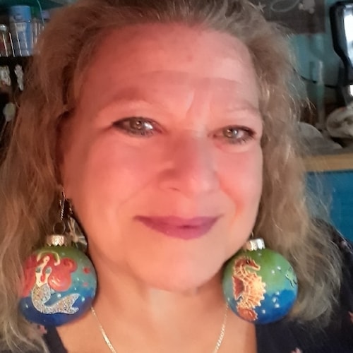 I love God, His Son Jesus, my Lord and Savior...I am blessed beyond measure. I will fight for my Country, Freedoms and protect my Beautiful Flag🇺🇸
❤TRUMP🇺🇸