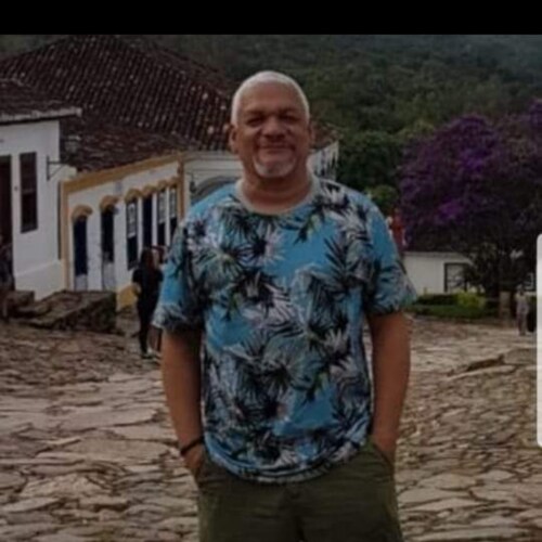 conservador, direita sempre, defensor da Família, da Liberdade, da religião, e emprego.