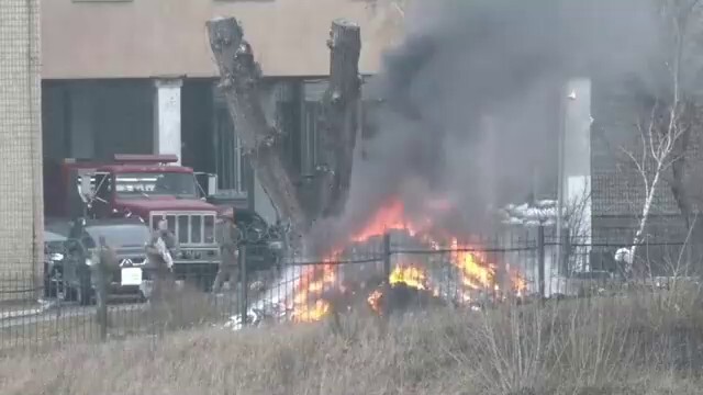 Ukrainian soldiers burn documents near an intelligence building in Kiev.

Pretty sure the CIA knows what's in the documents 😉

We should call this "Operation Save Biden's Azz" 😡