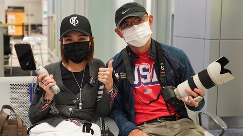 64两周年深夜机场接战友，猜猜我们来接谁？