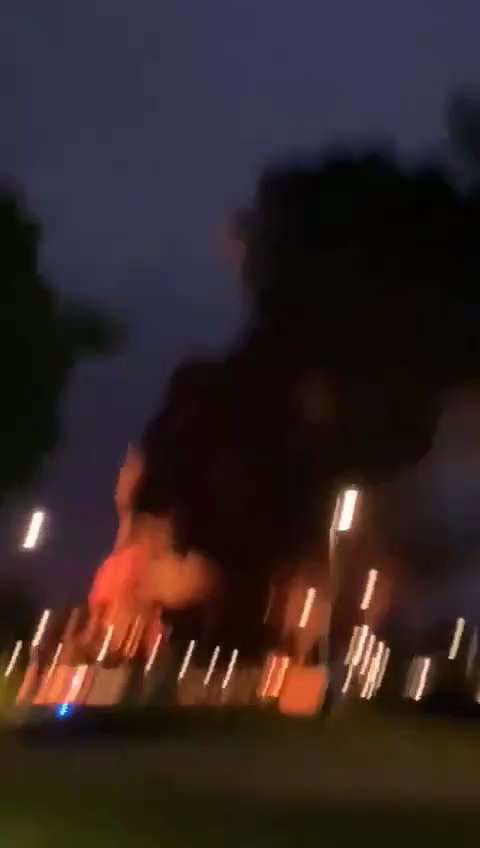 NEW - Major fire burns down the Picnic distribution center in Almelo, Netherlands.

Picnic, the "onl...