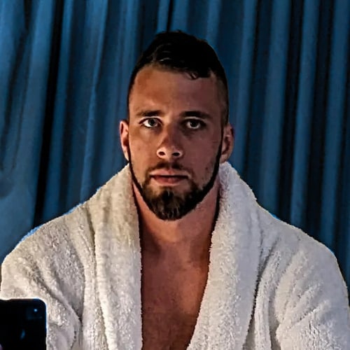 💢High-octane wordslingin' |
Copywriter & editor |
Full-throttle fiction | 📜--->💰