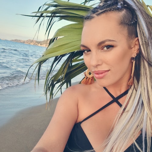 Freelance published model ♥ Content creator ♥ based in Czech ♥ Travel worldwide ♥