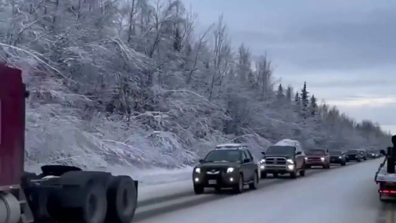 In support of their Canadian counterparts, the Alaskan convoy is underway 🇺🇸 🇨🇦