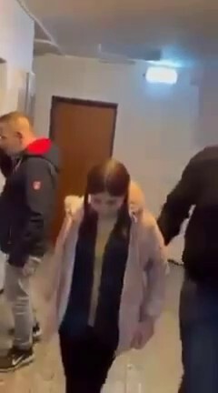 This is the universal gesture to request for help. Learn it because it can save someone’s life.

Pas...