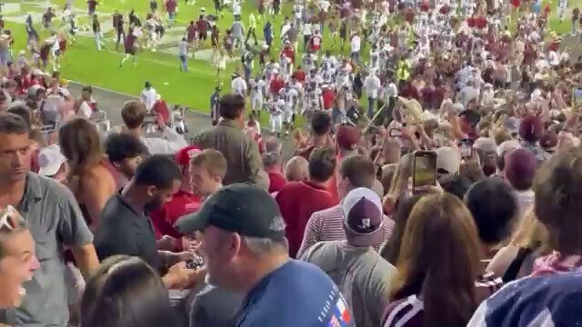 While people are sitting in their cars alone wearing a face mask, this is Texas, be like Texas.