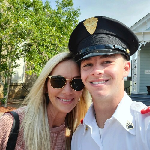 Conservative 🇺🇸 Christian ✝️ Mama to 2💙💙Birdie to 1💙