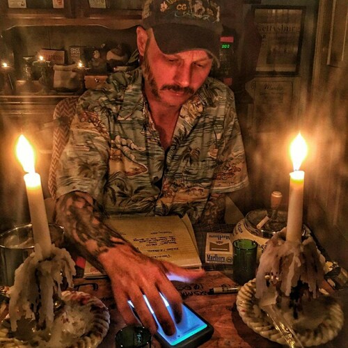 Navy Veteran OS2(SW) 
USS Philippine Sea (CG58)
First on Station for OEF
Writer, Antique Toymaker, Horologist for 16 yea...