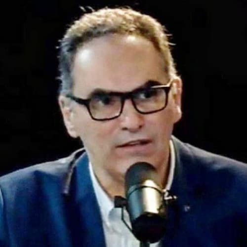 Estrategista-Chefe do Rumo Econômico.Católico.