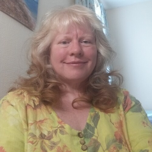 Born again Christian ✝️ 3 grown up daughters ,anti experimental vaccine, life begins at conception ,  love art and sewin...