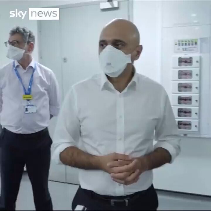 Unvaccinated consultant takes on Savid Javid during visit to hospital.