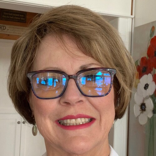 Patriot and God fearing wife, mother , Gran , sister and friend !  Proud Trump supporter ! I support the  2nd Amendment ...