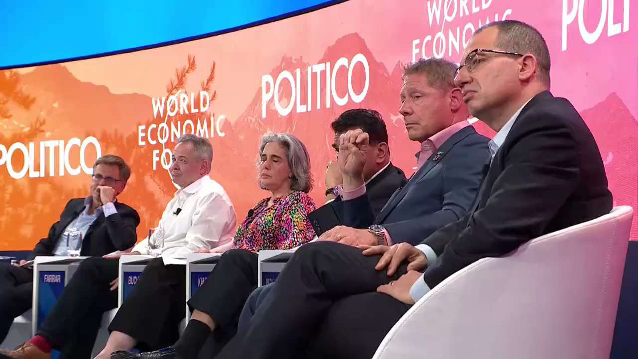 Seth Berkley, CEO of Gates’ GAVI, at WEF 2022 talking about Covid "anti vaxxers", pretty much implyi...