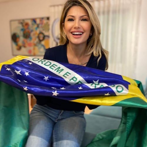 Self made woman. Official YouTube Channel Na Lata com Antonia