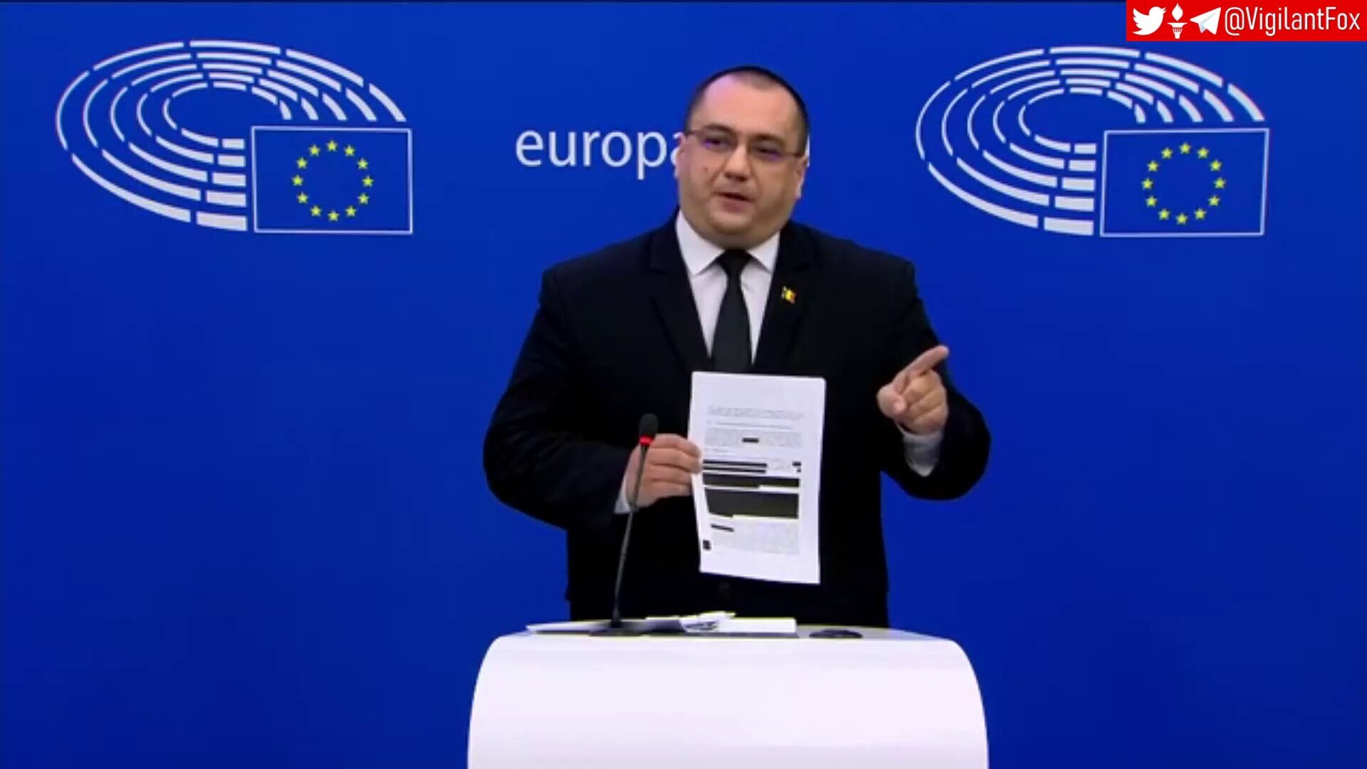 MEP Cristian Terheș condemns Ursula von der Leyen for striking back-door deals with Big Pharma while removing all transparency from the European public.

"We became objects of these people! They strip away our rights because they have commercial agreements. This is unacceptable!"