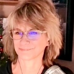 Broadcaster/podcaster/author, heard live Sunday nights 7-9 PM, 97.1 FM Talk St. Louis. Podcast/videos daily at Heidiharr...