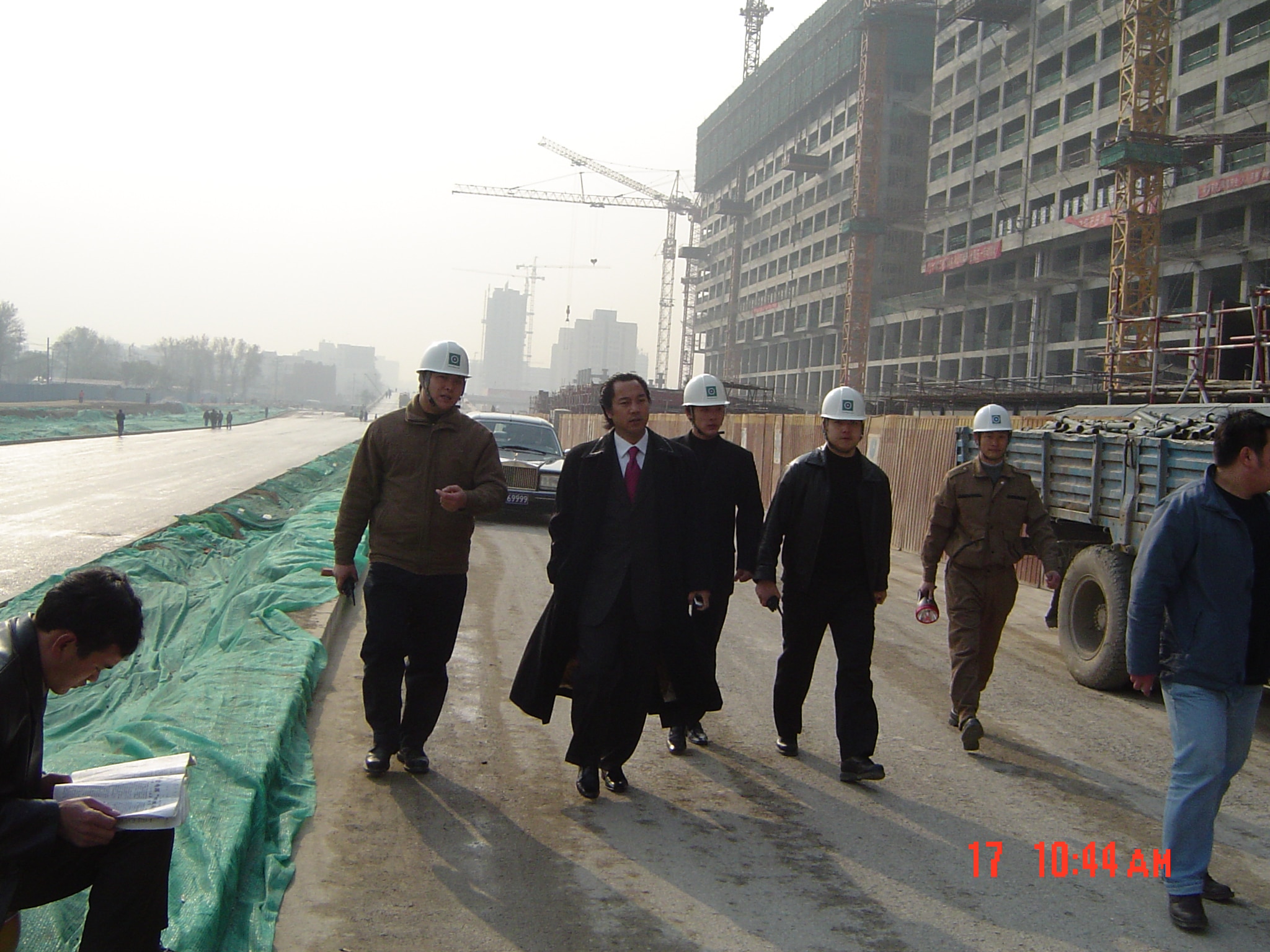  11月21日：时间能改变一切……证明一切！当时的摩根中心是全中国的焦点，全世界的焦点，没有人相信摩根中心经历了2006年刘志华的事件后还能建设成功，还能成为中国，最标志性建筑！ 

