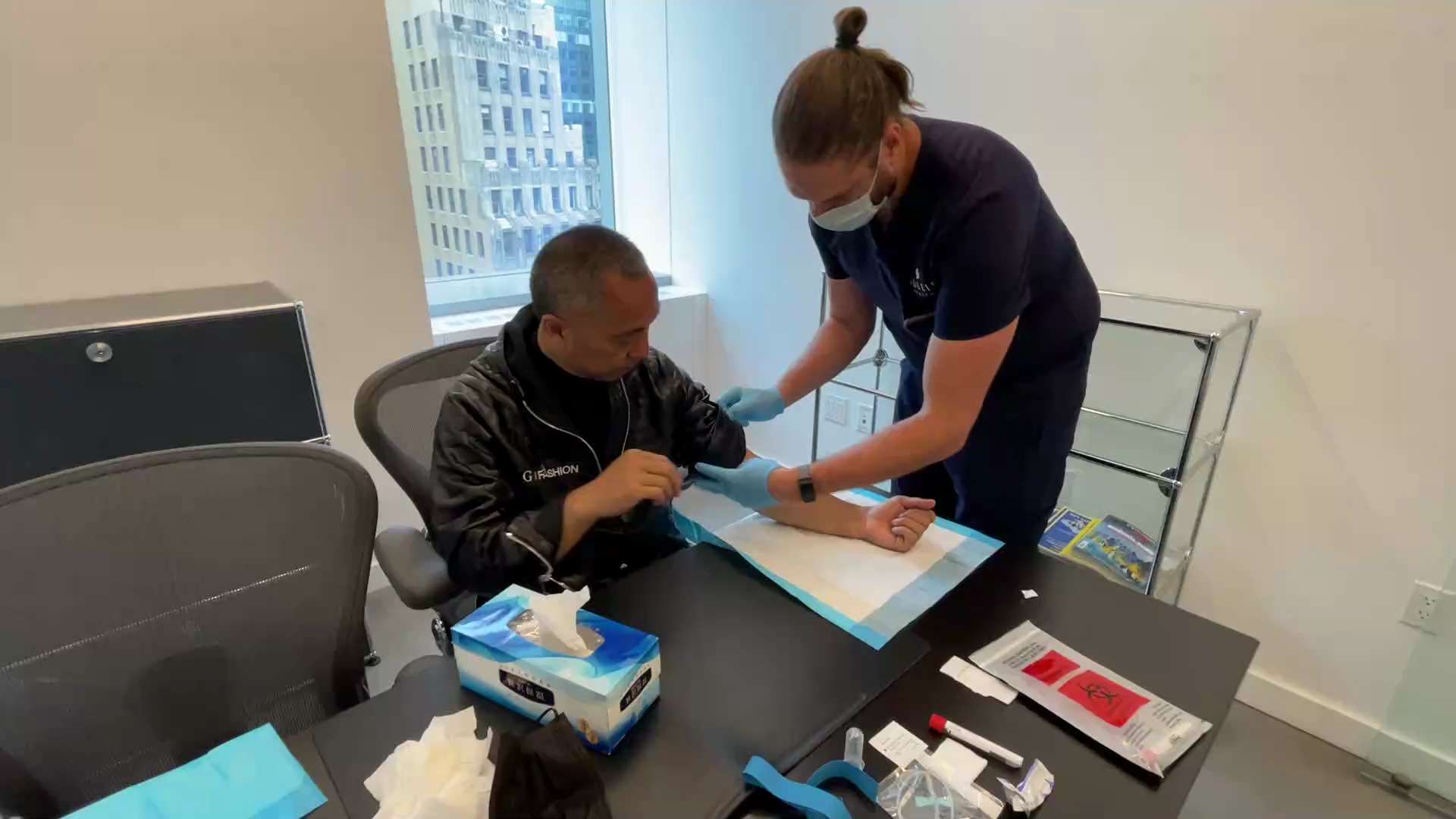 6月7号：尊敬的战友们好．第一个病毒的测试结果．



已经出来．阴性！

血液化验结果还在等待中！