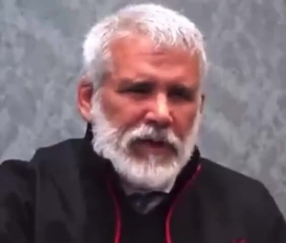 🔥 马龙博士解释为何世界经济论坛必须被曝光。他说，这些人来自警察系统，认为国家是过时的观念，他们想要实现全世界一个政府，这基本上是公司和全球政治的融合。你必须发现他们是哪些人，把他们选出办公室，并确...