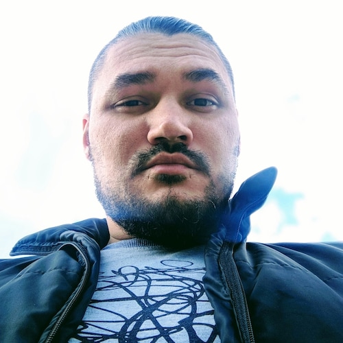 Photography lover 📷
Music addicted 🎶🎸
Sports lover 🏊‍♀️
Dad 👨‍👦
Husband