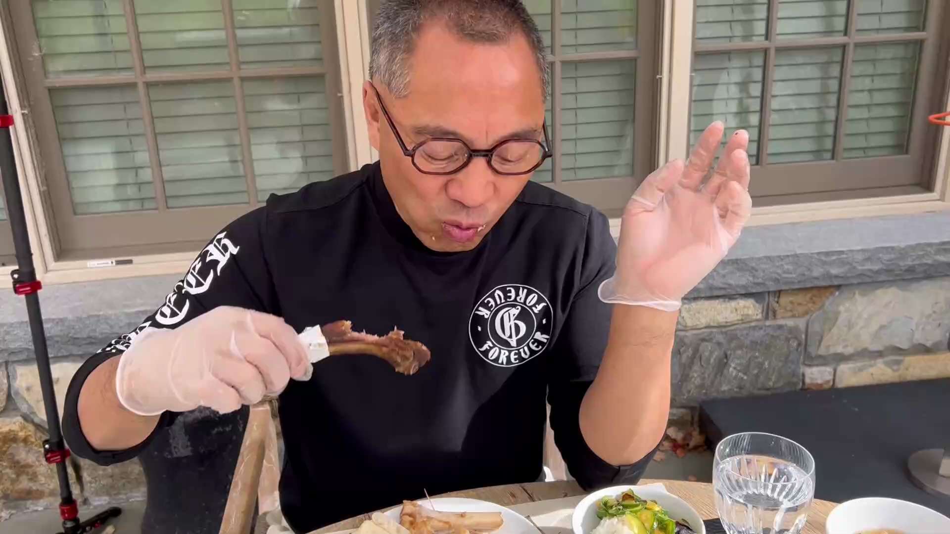 2022年11月6日 尊敬的战友们好…….七哥开始吃饭啦…….七嫂蒸的花卷、烤羊排、黄瓜炒鸡蛋😍😍😍😍😘😘😘😘太香了😍😍😍😍