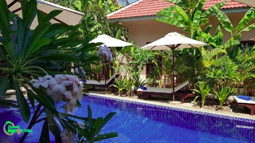 Come to the pool and feel the fresh breeze