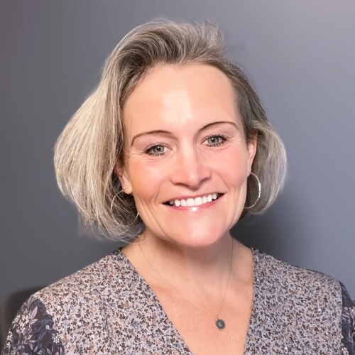 Integrative Health Practitioner, photographer, mom to 3 kids.