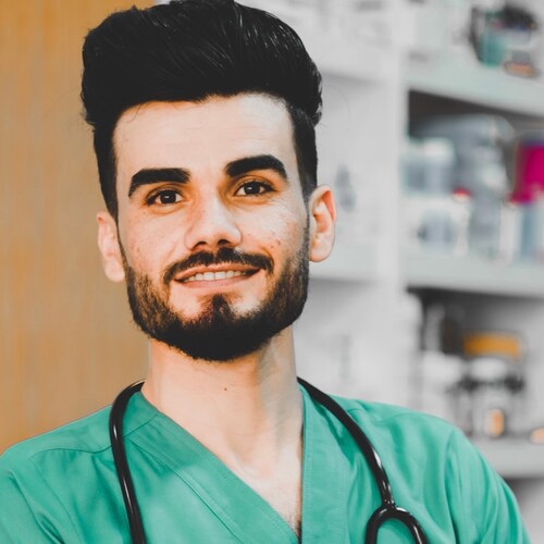 Graduated from the Institute of Pharmacy at the University of Duhok🧑🏻‍🎓