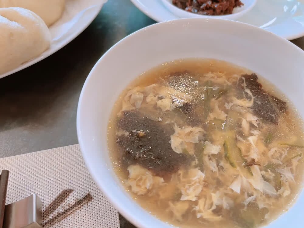 吃包子啦……