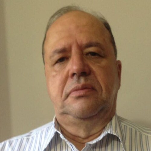 Engenheiro Civil Aposentado
Conservador
Cristão 
Casado