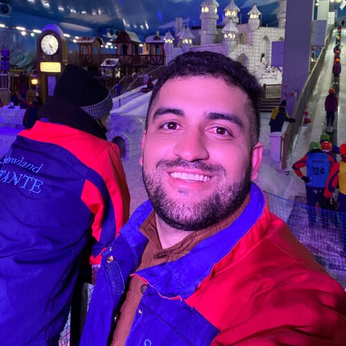 Descedente de Judeus Empressrio Casado e  um patriota !