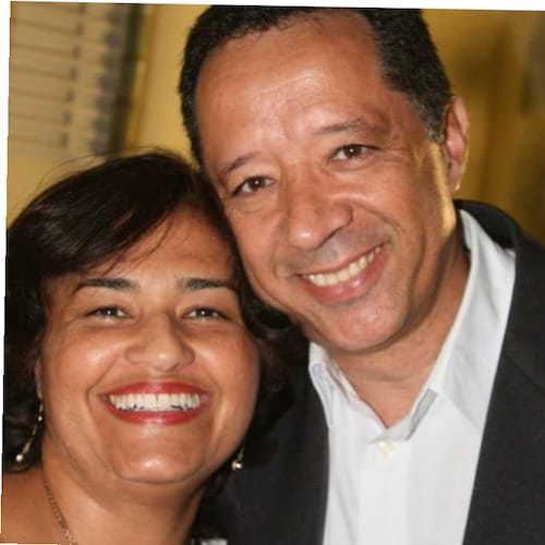 Casado com Mariluza! Pai de Yuri, casado com Larissa, neto Max e neta Bela! Pai de Yale casado com Natalie, netas, Harva...