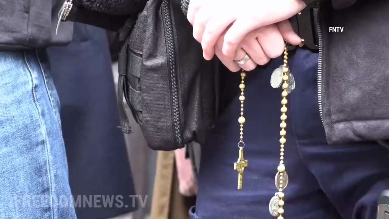 RT @MrAndyNgo: “I’m killing the babies”

A protester held a bundle of baby dolls as she led a protes...