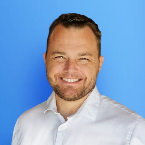 Amazed husband, father of 5, Christian & Free. Ethic in food business. Let us worship.